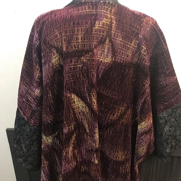 CONJURING Rebecca Floater Velvet Duster Plus Size - Picture 6 of 7